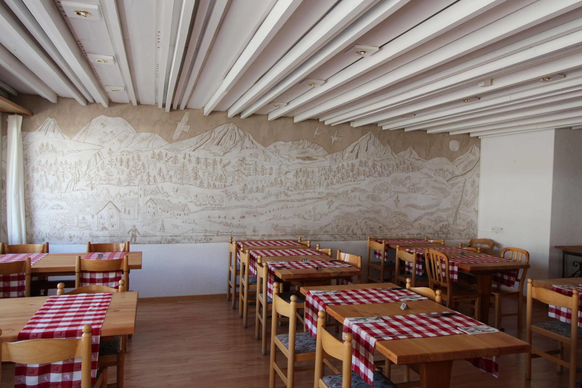 Hotel Al Rom Tschierv ภายนอก รูปภาพ